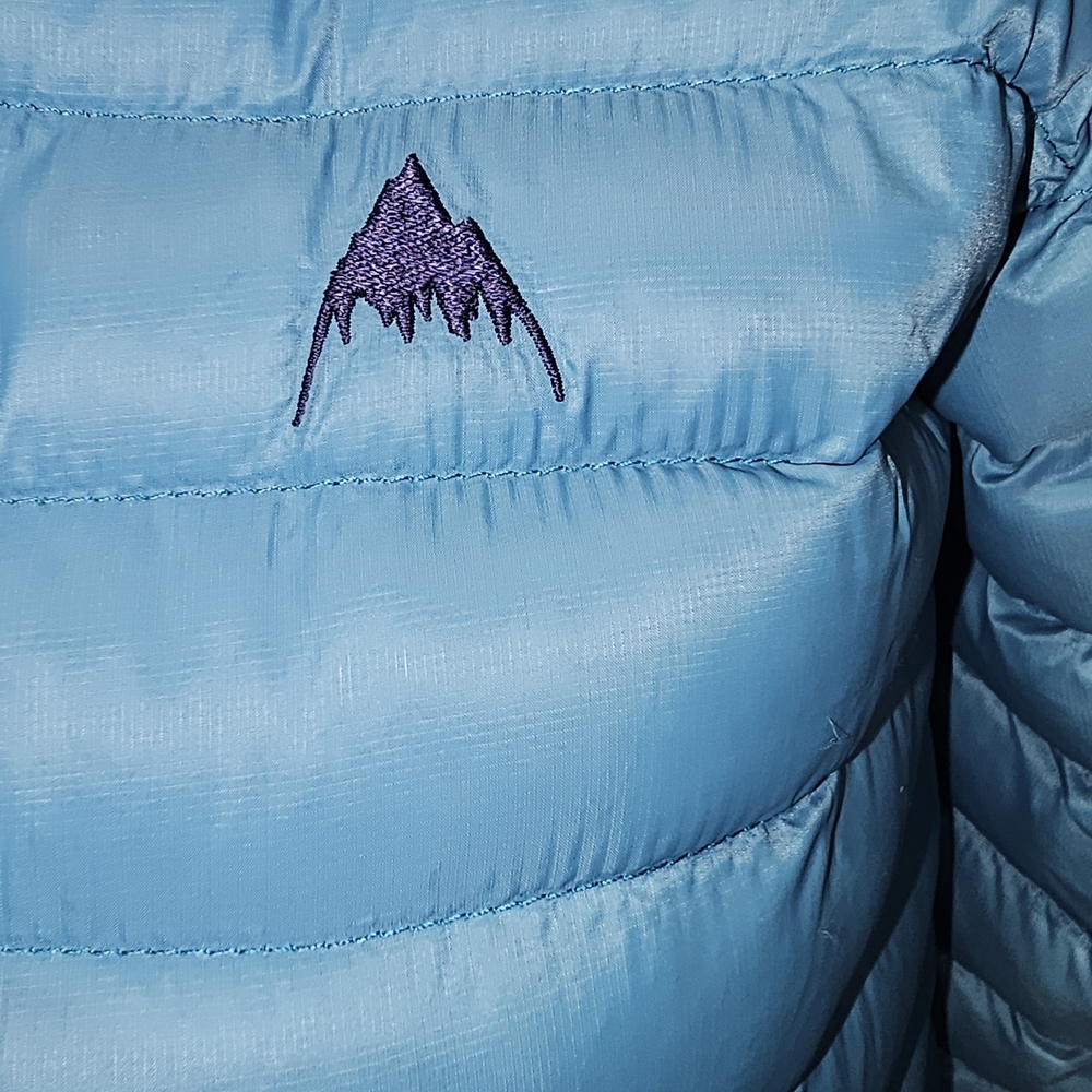 Teal Puffer Jacket With Patterned Collar Lining - image 3